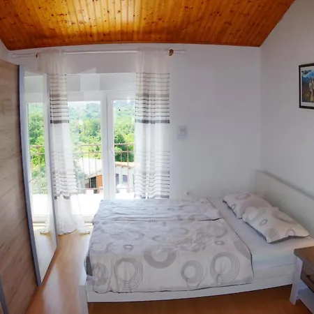 Elvis, Village Kujici Vakantiehuis *