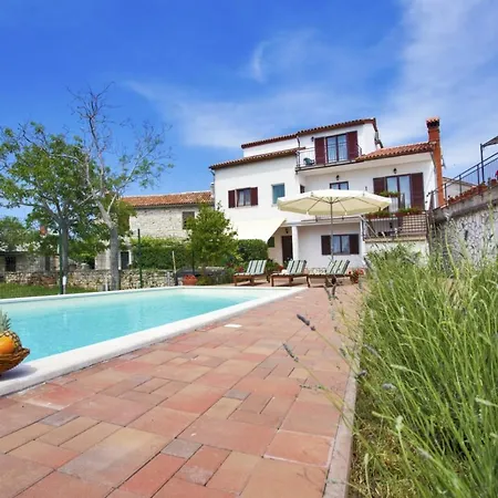Elvis, Village Kujici Ferienhaus Hreljići