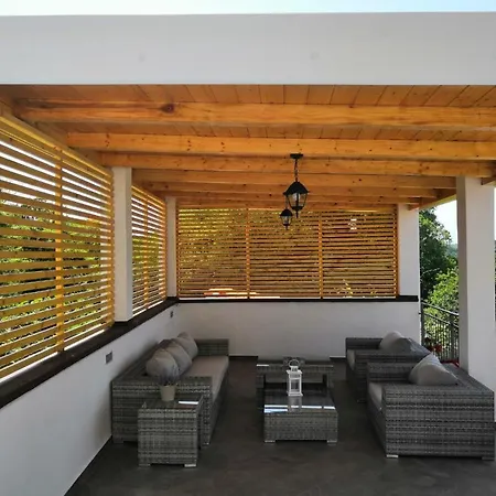 Elvis, Village Kujici Ferienhaus Hreljići